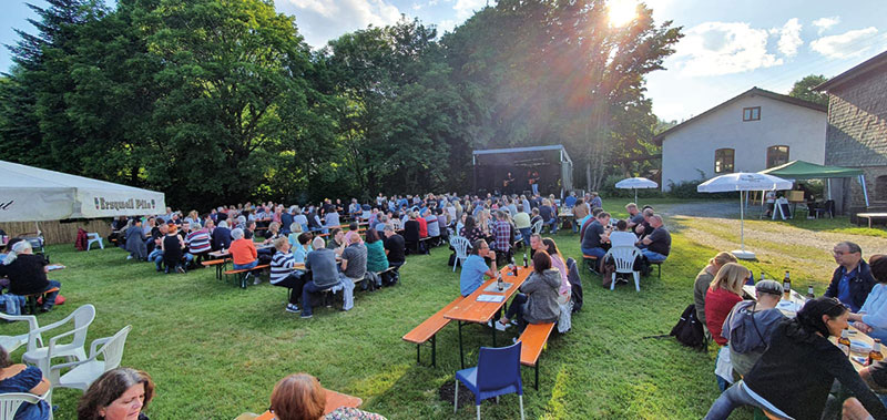 Bild-Biergarten-Haus-Hellertal-3-22-NEU.jpg